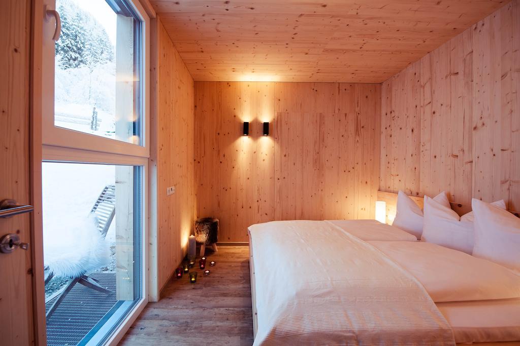 ניוסטיפט אים סטובאיטל Ferienhaus Zum Stubaier Gletscher - Wald חדר תמונה